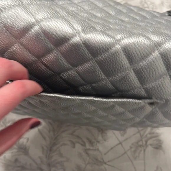 Chanel style silver travel bag - Picture 10 of 12